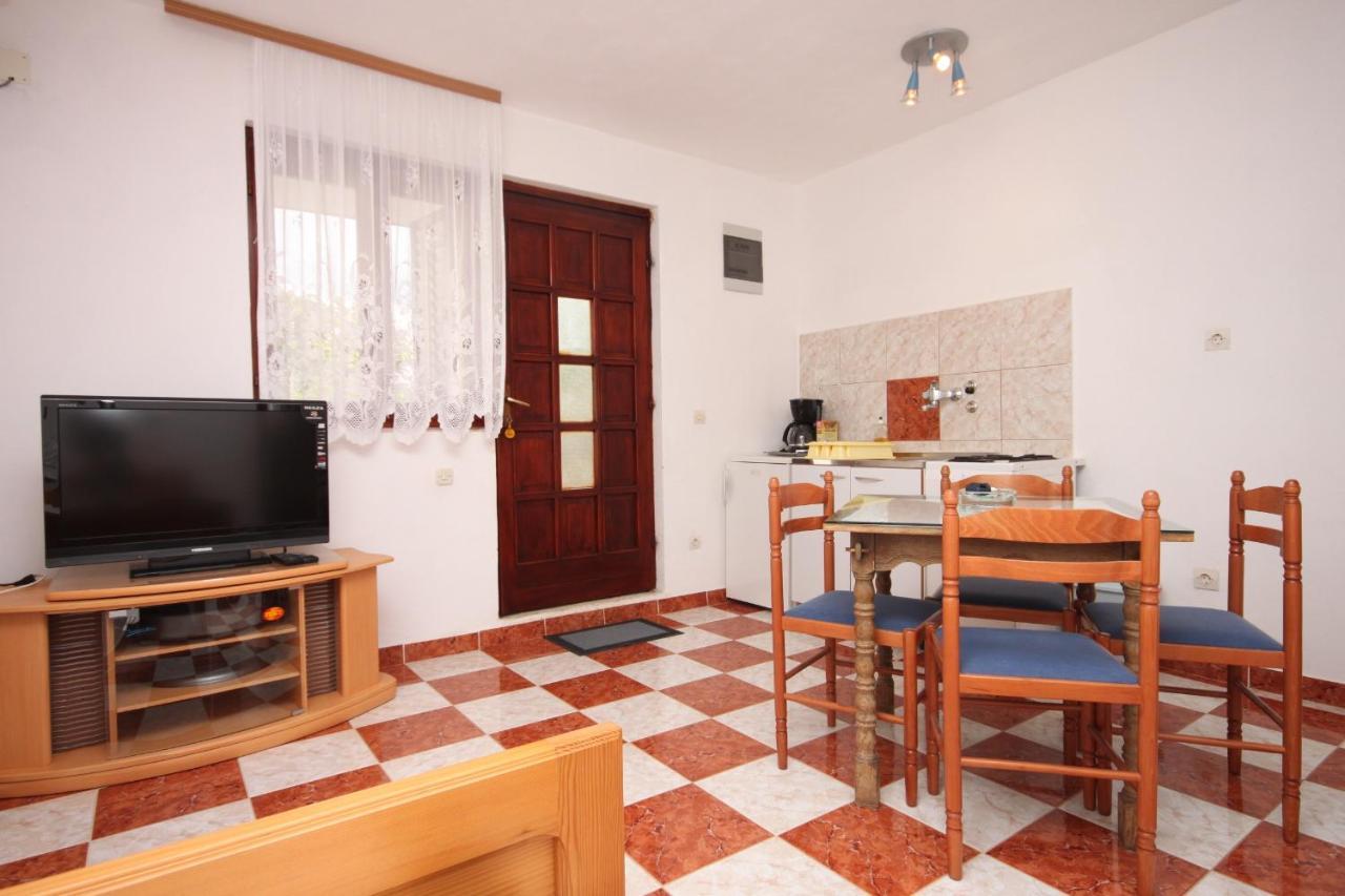 Apartments With A Parking Space Starigrad, Paklenica - 6618 Esterno foto